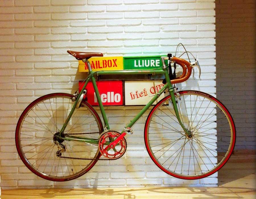 Interiorista Barcelona muebles especiales bici